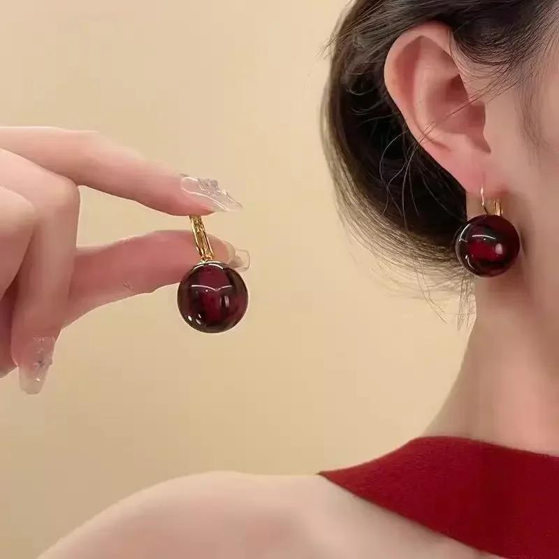 New Simple Dyeing Resin Ball Earrings New Ear Buckle Retro Geometric Earrings Minimalist Female Party Ear Accessories Wholesale