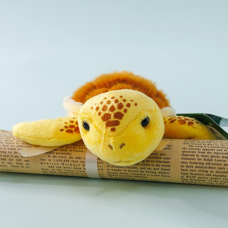 The new cute palm treasure, the little yellow duck doll doll, the car ornament accompanies the doll and gives children gifts.