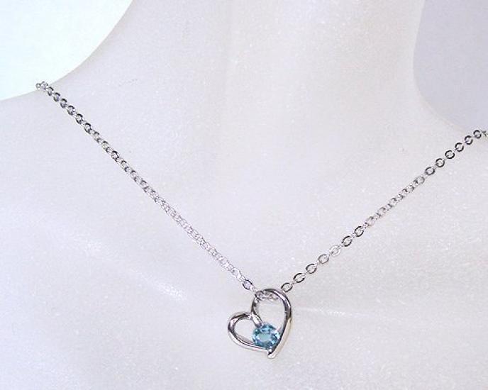 [Your and My Jewelry Box] SV Natural Blue Topaz Necklace Pendant Popular Heart Motif 12148 [November Birthstone] [Jewelry]