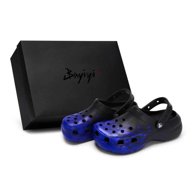 

Crocs Classic Platform Clog 811 Manufacture Abyss Live High Street Ink Splashing Feeling Soft Hole Shoes Women s Black Blue 33-34