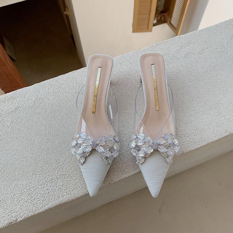 2025 nye spisse rhinestone krystall sløyfe gjennomsiktig veske hode sandaler bruk tykk hæl halv tøffel sommer damesko