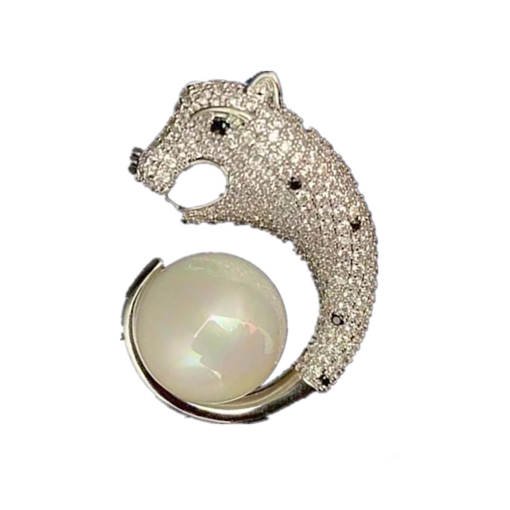 Luxury Copper Zircon Pearl Cheetah Brooch for Men and Women - Elegant Accessory for Suits and Shirts