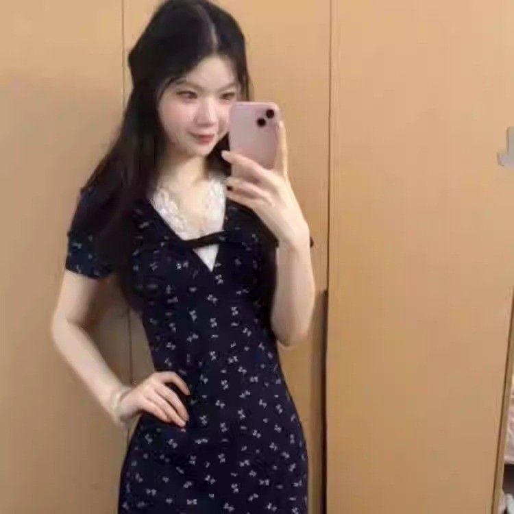 French V-neck Floral Dress Women's Summer Korean Version of Pure Desire Temperament, Waist and Thin Medium and Long Skirt
