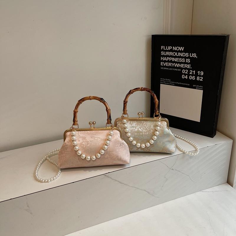 Guochao Chinese Bag Women's 2025 New Versatile Pearl Chain Messenger Bag Small Bag Niche Embroidered Shoulder Bag