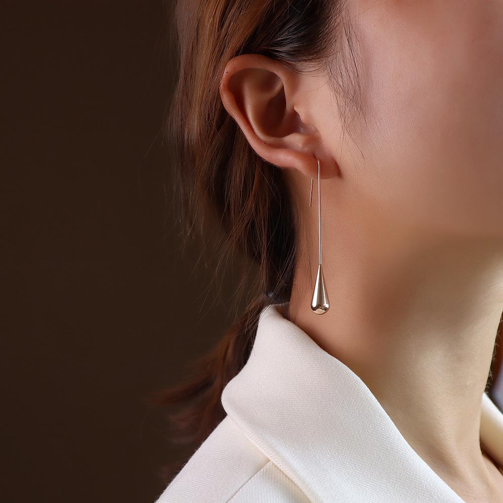Boucles d'oreilles pendantes minimalistes européennes et américaines polyvalentes en forme de goutte d'eau pour femmes