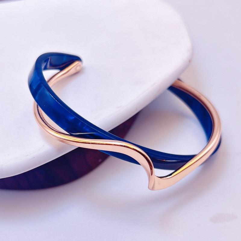 Eco-Friendly Light Luxury Acrylic Bracelet, Curved Metal Texture Ins Fashion Jewelry
