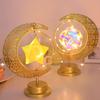 Drehbare LED-Schmiedeeisen-Mond- und Sternenlampe – Dekoratives Schreibtischornament im nahöstlichen Stil.