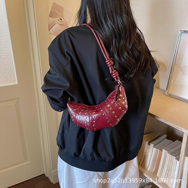 Trendy cool rivet small bag women's new fashion croissant summer feeling shoulder messenger bag