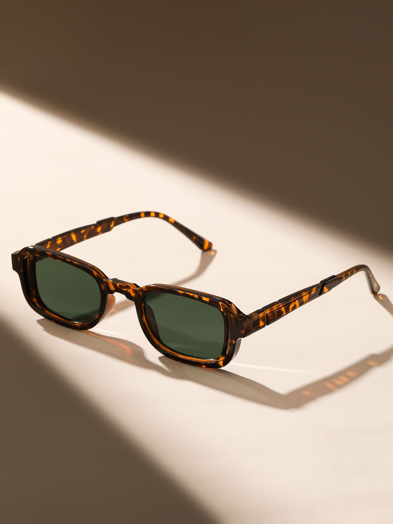 

1 шт. Модные квадратные солнцезащитные очки в пластиковой оправе для женщин и мужчин, классические винтажные очки для повседневной жизни, аксессуары для очков.