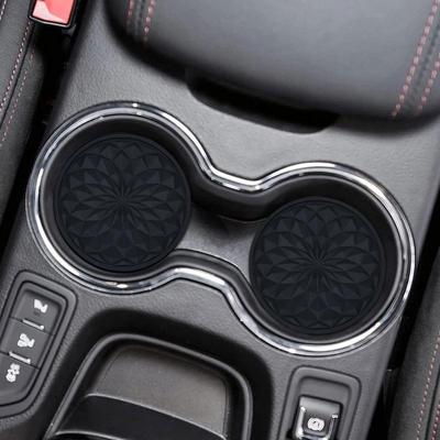 Tappetino per portabicchieri auto 4 pezzi Universale Incassato Portabevande 2,75 Pollici Portabicchieri Auto Adatto alla Maggior Parte delle Auto Design con Bordo Piegato Profondo Per