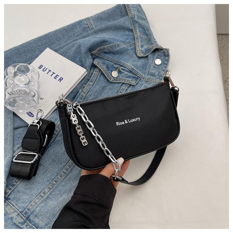

Premium chain portable small square bag women s bag 2025 new fashion niche design Oxford cloth shoulder armpit bag чёрный