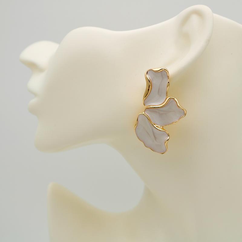 Irregular Metal Cream Petal Post Earrings For Women Heavy Design New Style Fashion Jewelry Party Accessories Gift