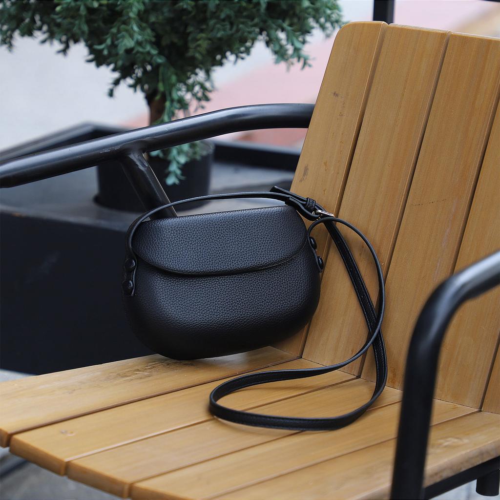 Summer Retro Red Saddle Bag Crossbody Small Bag Women'S Versatile Simple Mobile Phone Bag