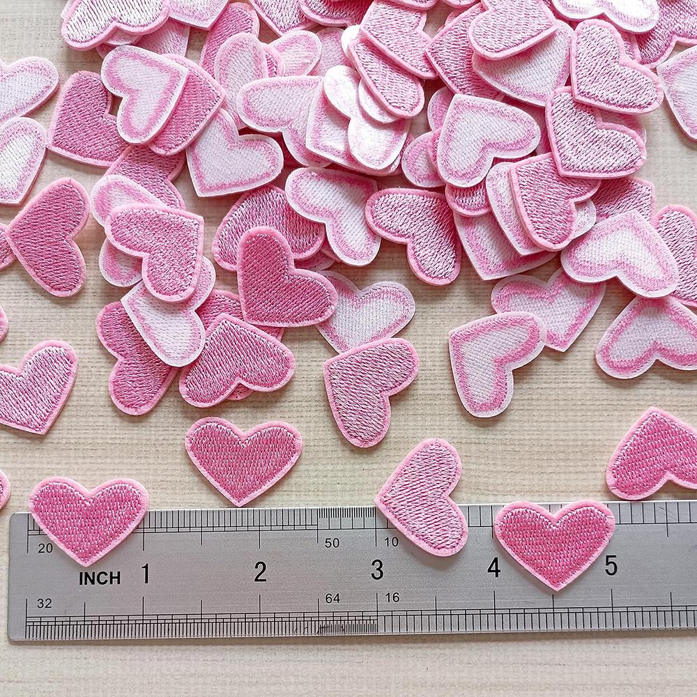 20 ks Barevné nášivky ve tvaru srdce s výšivkou srdce, aplikace, nášivka na oblečení, dekorace