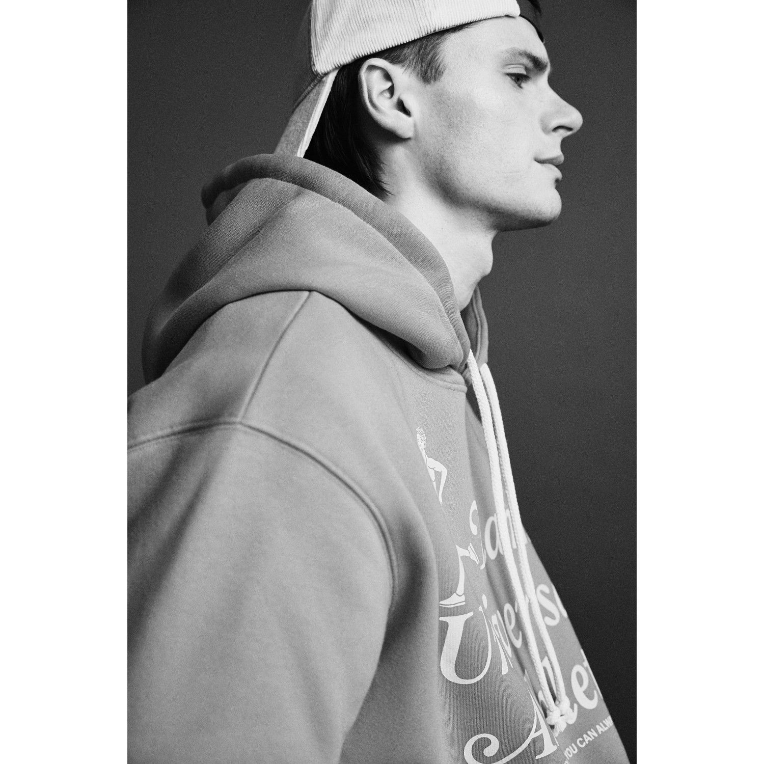 

CONTRAST PRINT HOODIE