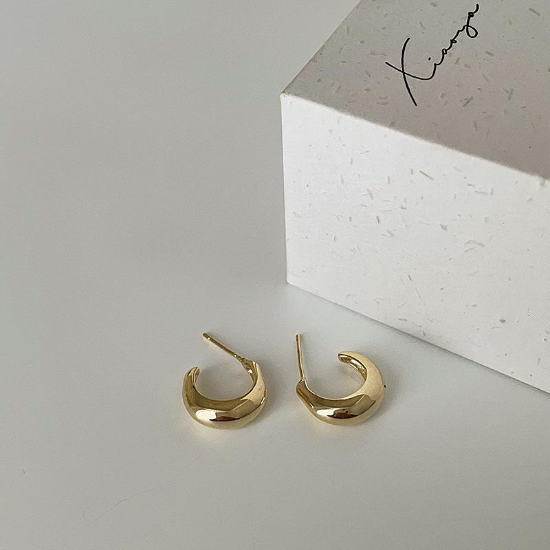 Light Wind C-Shaped Metal Stud Earrings, Women'S Cold Niche Hong Kong Style Retro Personality Simple And Versatile Temperament Earrings Earrings
