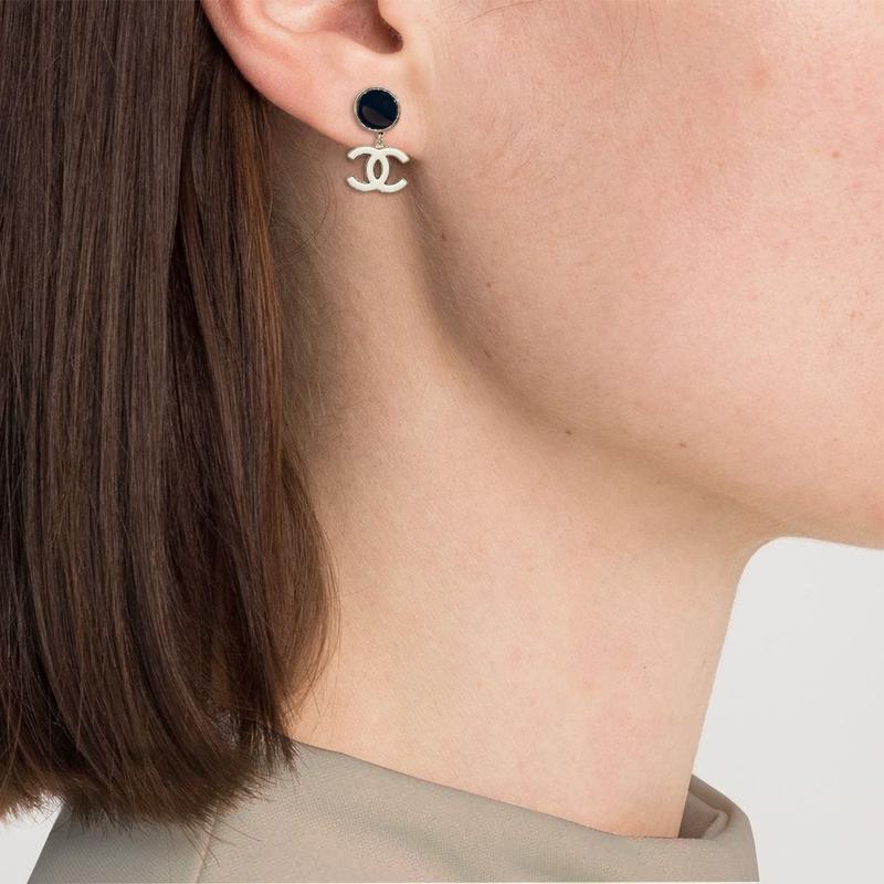 CHANEL [23 early spring new products] fashion trend alloy earrings women's white