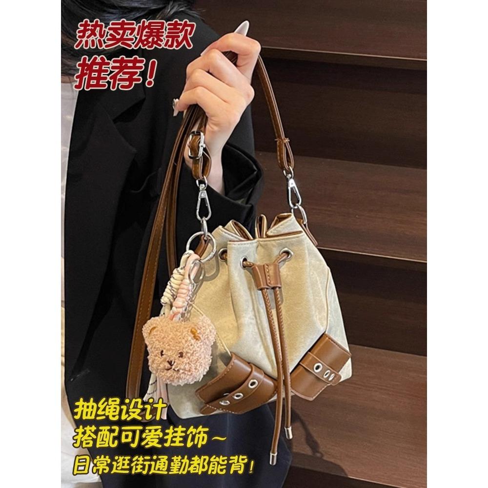 Customized 2025 New Large Bucket Bag Women's Autumn and Winter Commuting Shoulder Light, Simple, Niche Versatile Atmospheric Shoulder Bag