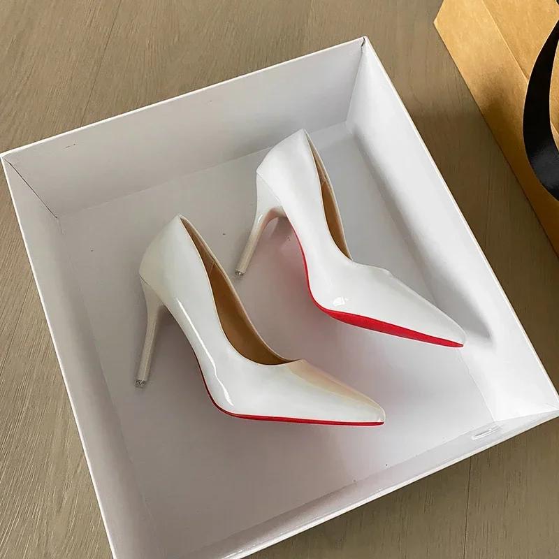 Disainer kevad-sügiskingad Lakknahast naiste kontsad Mood naiste pumbad tikk-kontsad Seksikad naiste kingad Punase tallaga peokingad