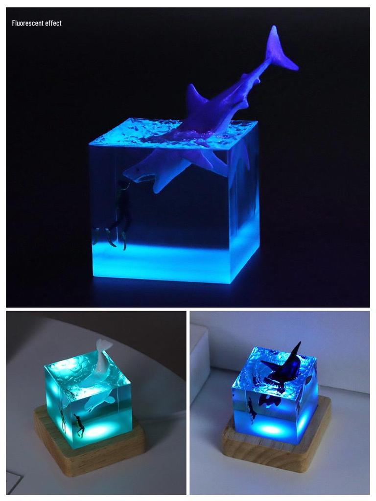 Adorno de Cubo de Resina de Ballena Jorobada Luminoso para Noche