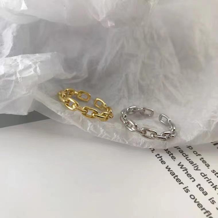 

простое и холодное ретро-кольцо с цепочкой из титановой стали с покрытием из 18-каратного золота универсальное нишевое темпераментное персонализированное кольцо для женщин Large 8.5 - 11