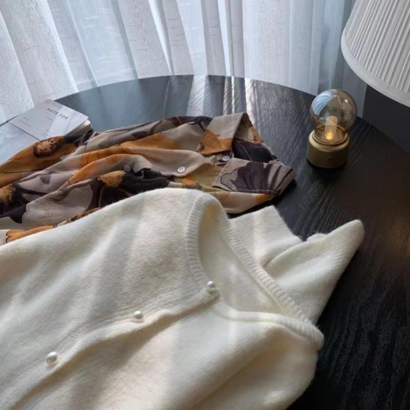 Spring and Autumn Candy Color Pearl Button Knitted Small Cardigan Women's Age Reduction Small Fresh Sweater Jacket Long Sleeve Top, Trendy