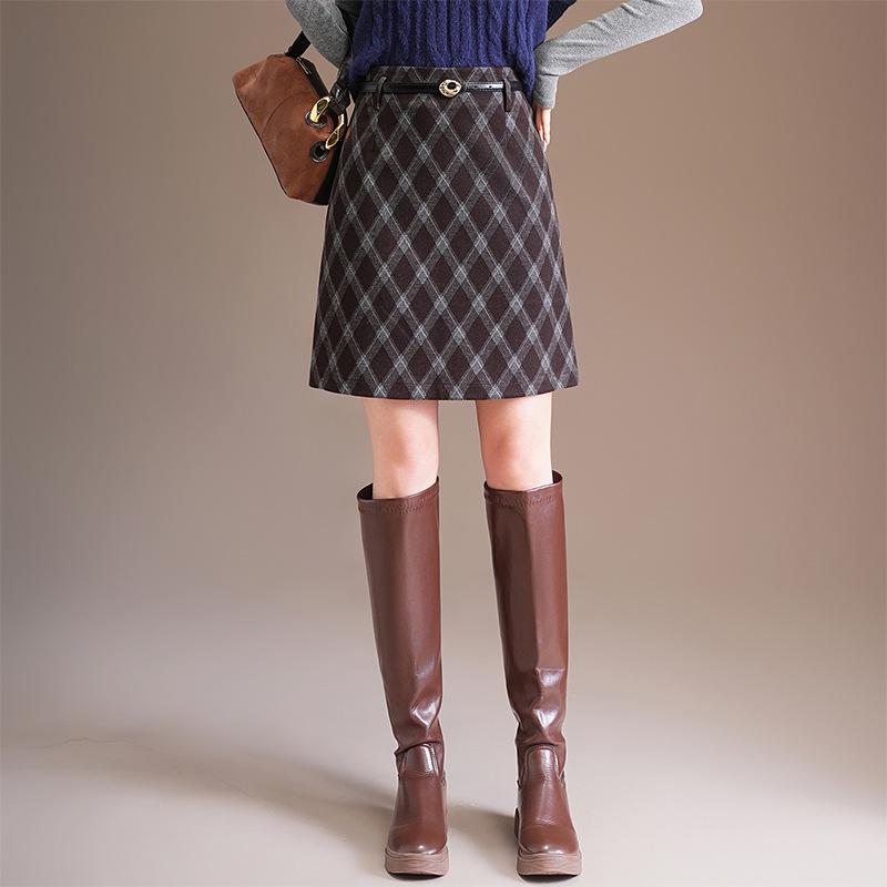 

Plaid High-Waist A-line Skirt: Winter 2025 Petite Fashion 2XL