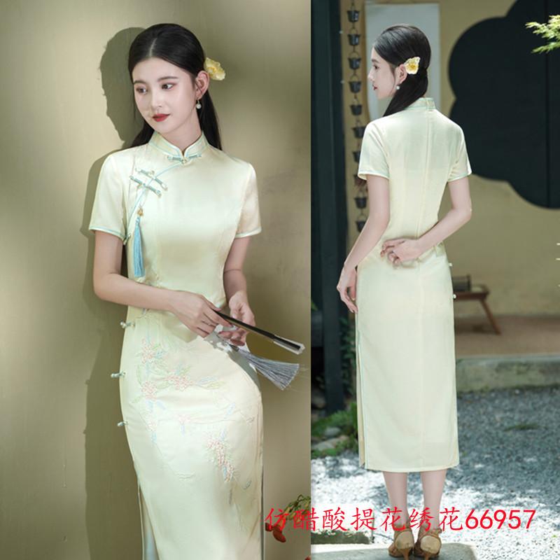 Elegant Chinese long imitation acetic acid jacquard embroidered cheongsam early autumn new retro national style young cheongsam