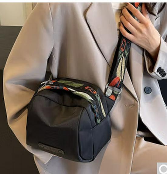Trendy Women's Large Capacity Oxford Cloth Shell Bag - Single Shoulder Messenger Bag with Ribbon.