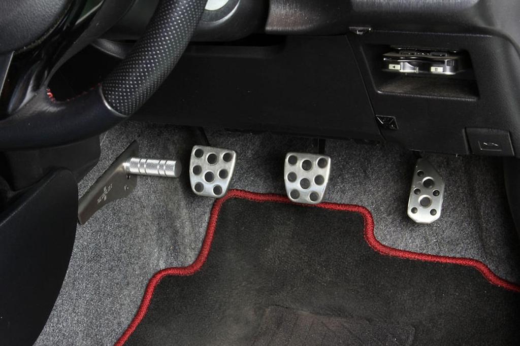 Barre Repose-pied NEOPLOT NEO NP71220 Position Pied Gauche Réglable pour Transmission Manuelle Toyota Vitz Argent - (NCP131/9#)/Joueur (NZE161)/Probox