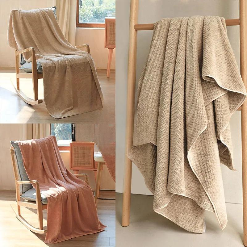 1pc Solid Color Coral Fleece Bath Towel Pineapple Grid Pattern Large Bath Towel Beach Towel Household Absorbent Bath Towel for Adult