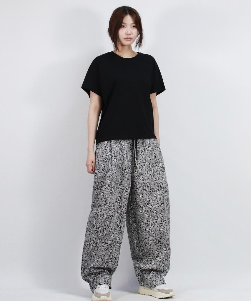 Deumakeu Paisley Side One Tuck Curved Wide Pants Black