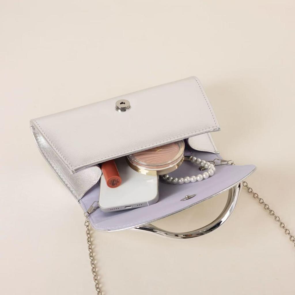 Trendy European & American Women's Clutch: Classic Handheld Evening Bag, Luxurious Crossbody & Shoulder Style.