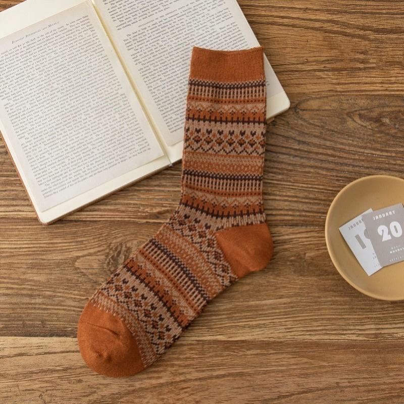 Female Spring and Autumn Retro Sweat Absorption Deodorant In The Tube Stack Socks
