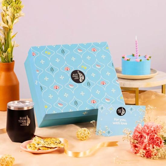Blue Tokai Coffee Roasters Festive Phalgun Gift Hamper | Assorted Hamper for Coffee Lovers | Celler Mug, Can, Trail Mix, Crakers & Coffee Gifts