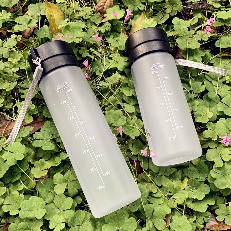 "Durable, High-temperature-resistant Sports Water Cup, Portable and Unisex Design with Large Capacity for Students."
