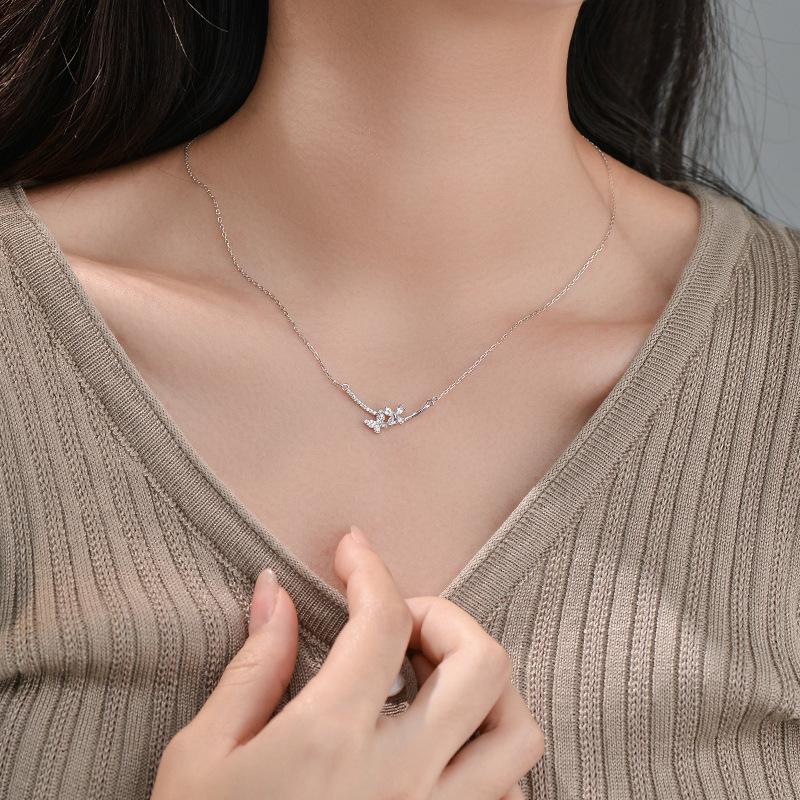 Butterfly Flower Necklace for Women: Light Luxury, High Grade, Exquisite Clavicle Chain, Versatile, and Unique Design