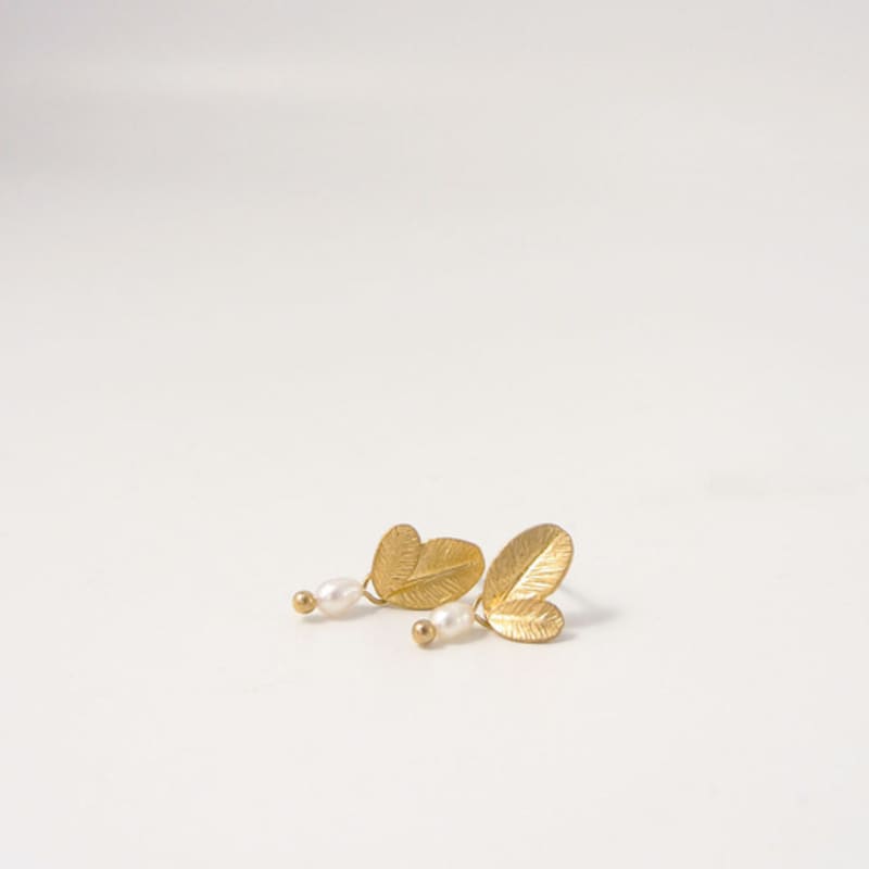 objet213 Two Leaves & Pearl Drop Earrings