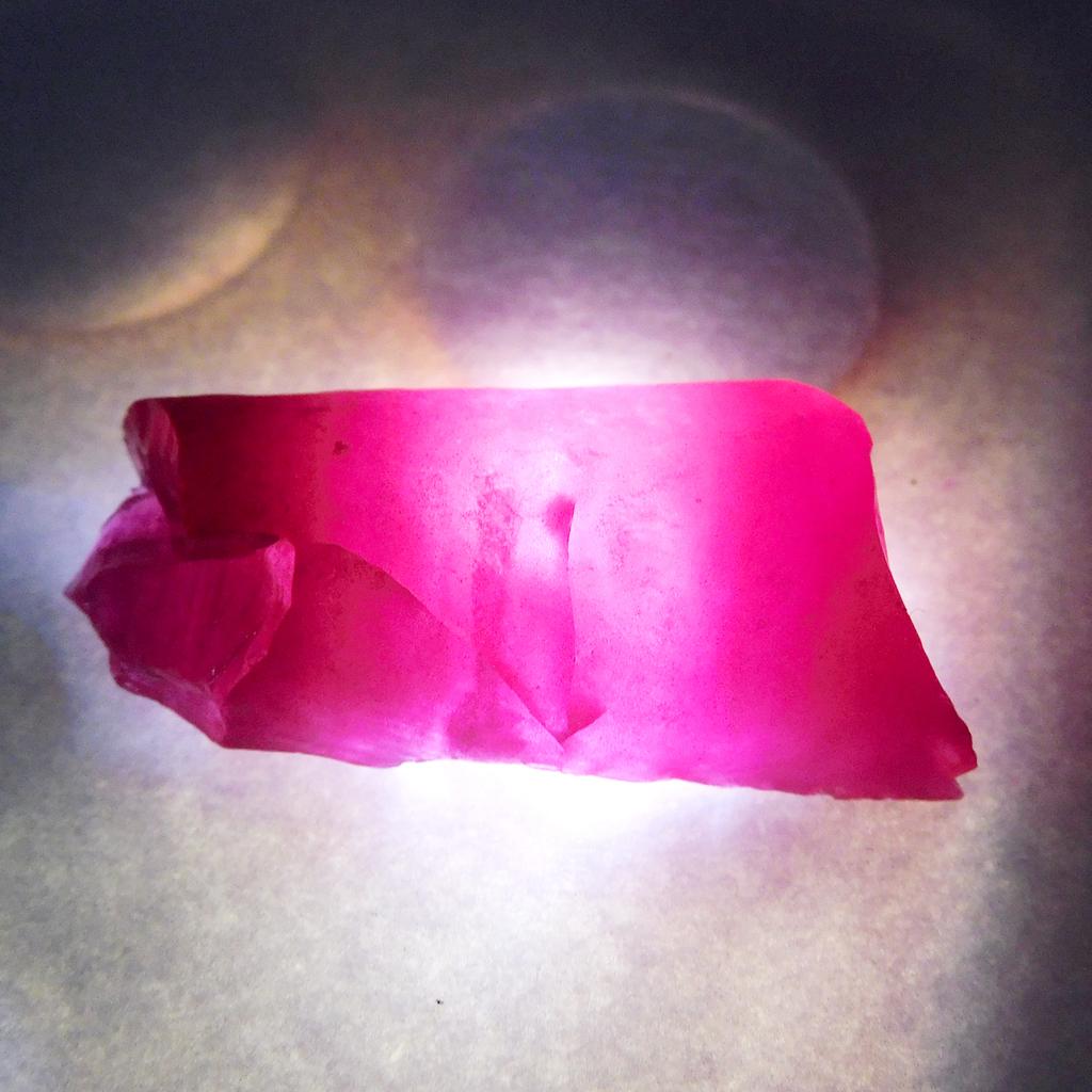 ZERTIFIZIERTER 40 Karat Roter Roher Natürlicher Rubin Unbeschnittener Roher Seltenes Lose Edelstein