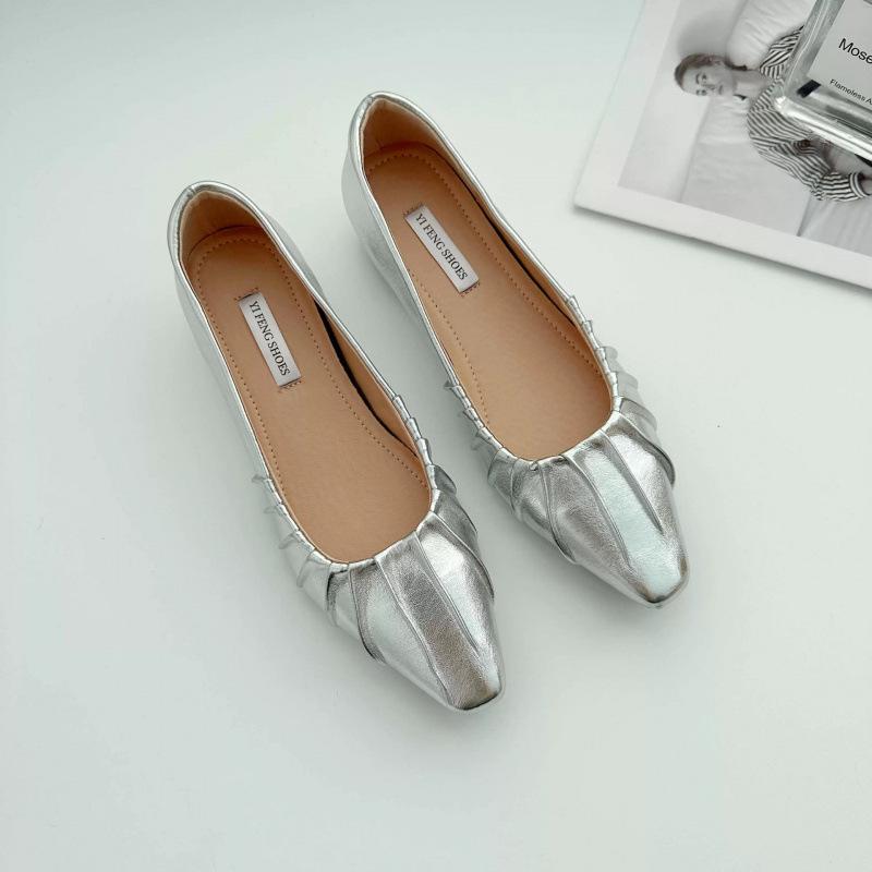 

Inner height increase shallow mouth flat sole shoes children 2025 spring and autumn new pleated boat shoes one pedal women s shoes grandma shoes 40