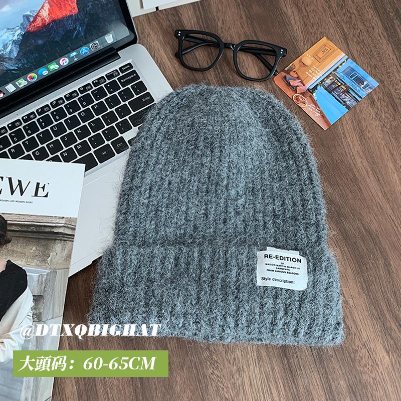 

Шапка Женская с Патчем Простой Дизайн Тренд Утолщенная Шерстяная Шапка 2025 Зима Новинка Защита Ушей Вязаная Шапка M（56-58cm）