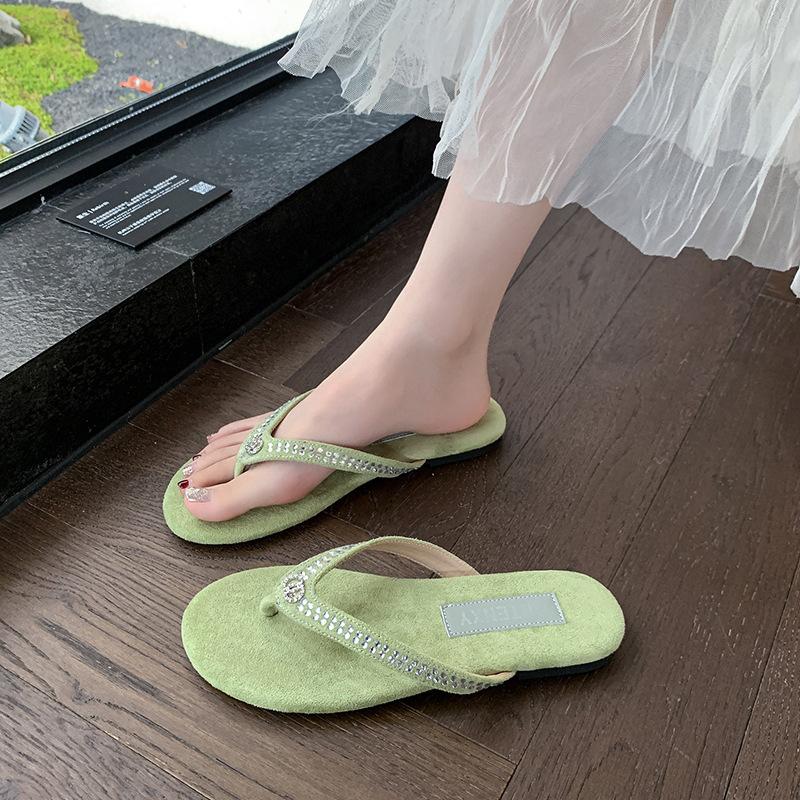 Slippers women's 2025 summer new Xiaoxiangfeng soft-soled fairy wearing rhinestone sandals beautiful Roman beach shoes