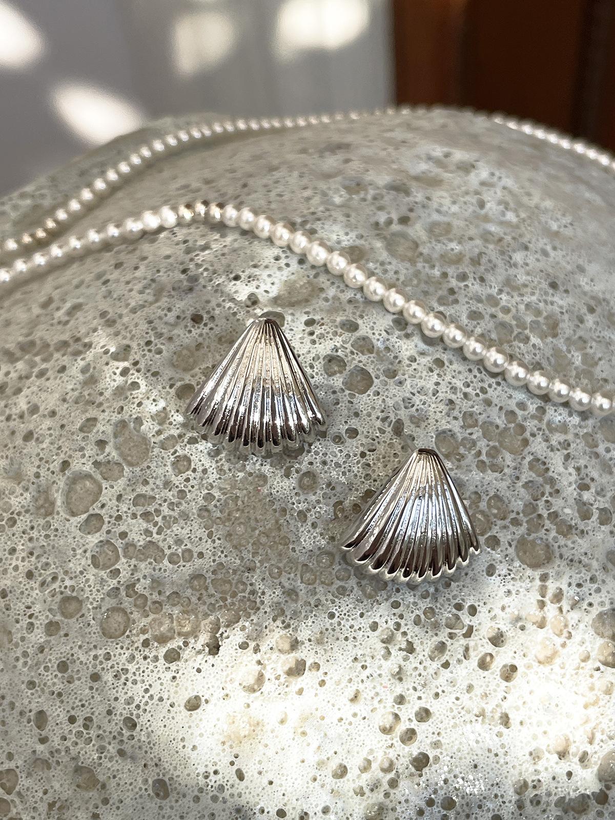 

Серьги-гвоздики из ракушек, женская ниша, мода, темперамент, индивидуальность, 925 серебряная игла, мода 2025 года, новинка 925 silver needles