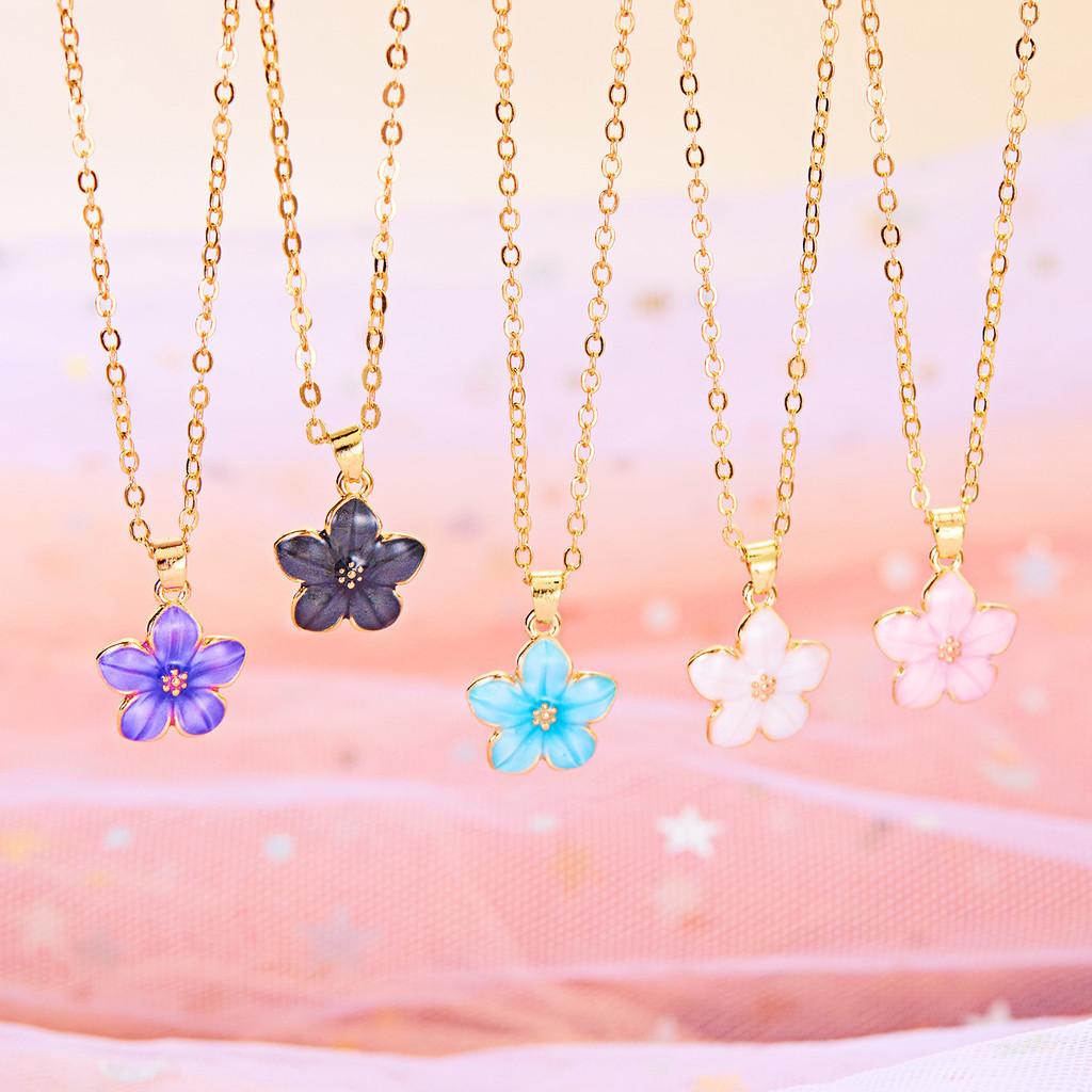Trendy Spring Flower Necklace For Women With Alloy Pendant And Casual Style