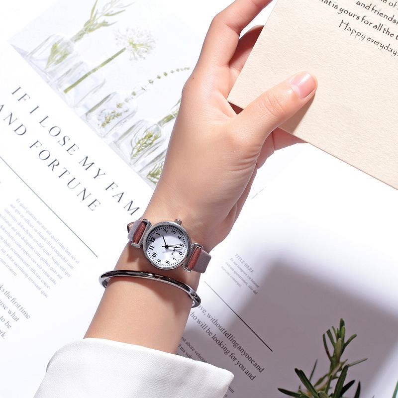 

Модные корейские женские часы: Литературный стиль со сладким свежим циферблатом и универсальным кожаным ремешком