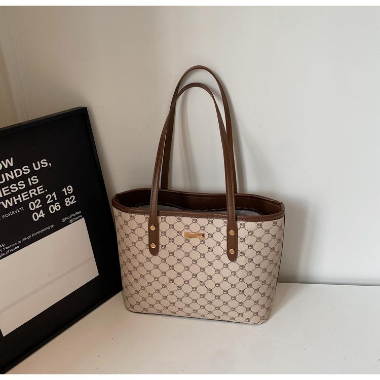 

Fashion textured bag women s 2025 new fashion large-capacity commuter underarm bag versatile portable shoulder tote bag