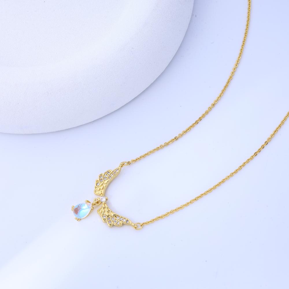 Fashion, dazzling gemstones, angel wings, titanium steel necklaces, women's personality, versatile, light luxury, clavicle chain
