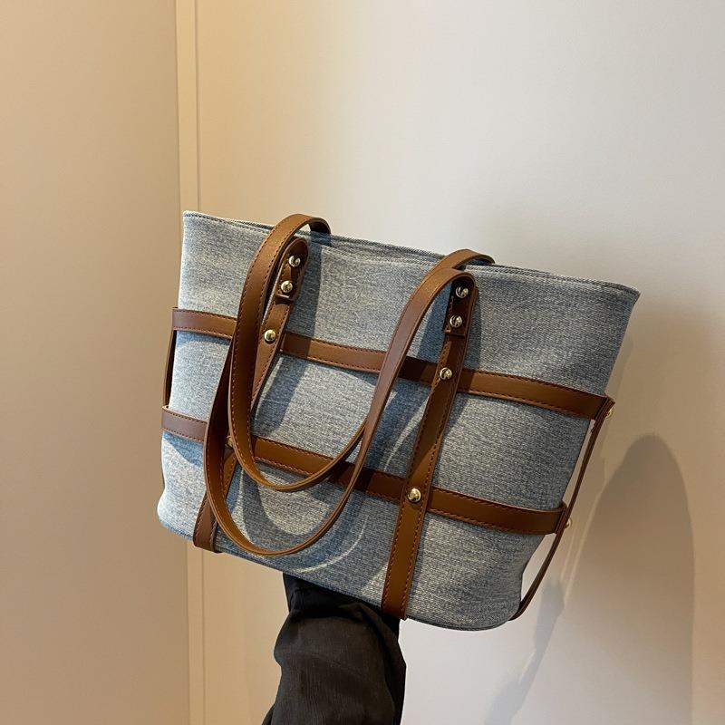 

Ретро сумка-тоут осень новая женская сумка большая вместимость модная сумочка джинсовая сумка на плечо с заклепками светло-синий