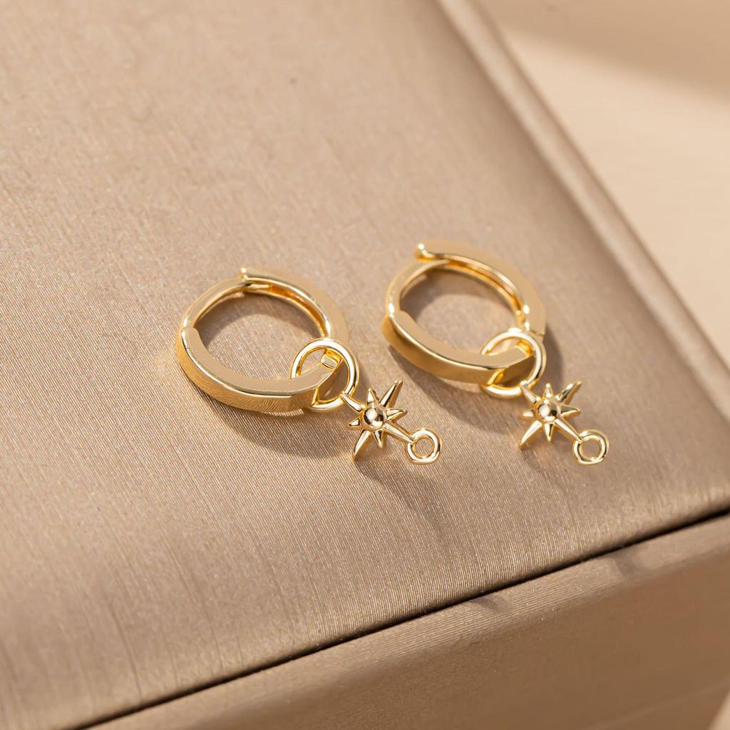 “Eleganti Orecchini a Stella - Design Chic, Versatili e Delicata Cura dell'Orecchio”