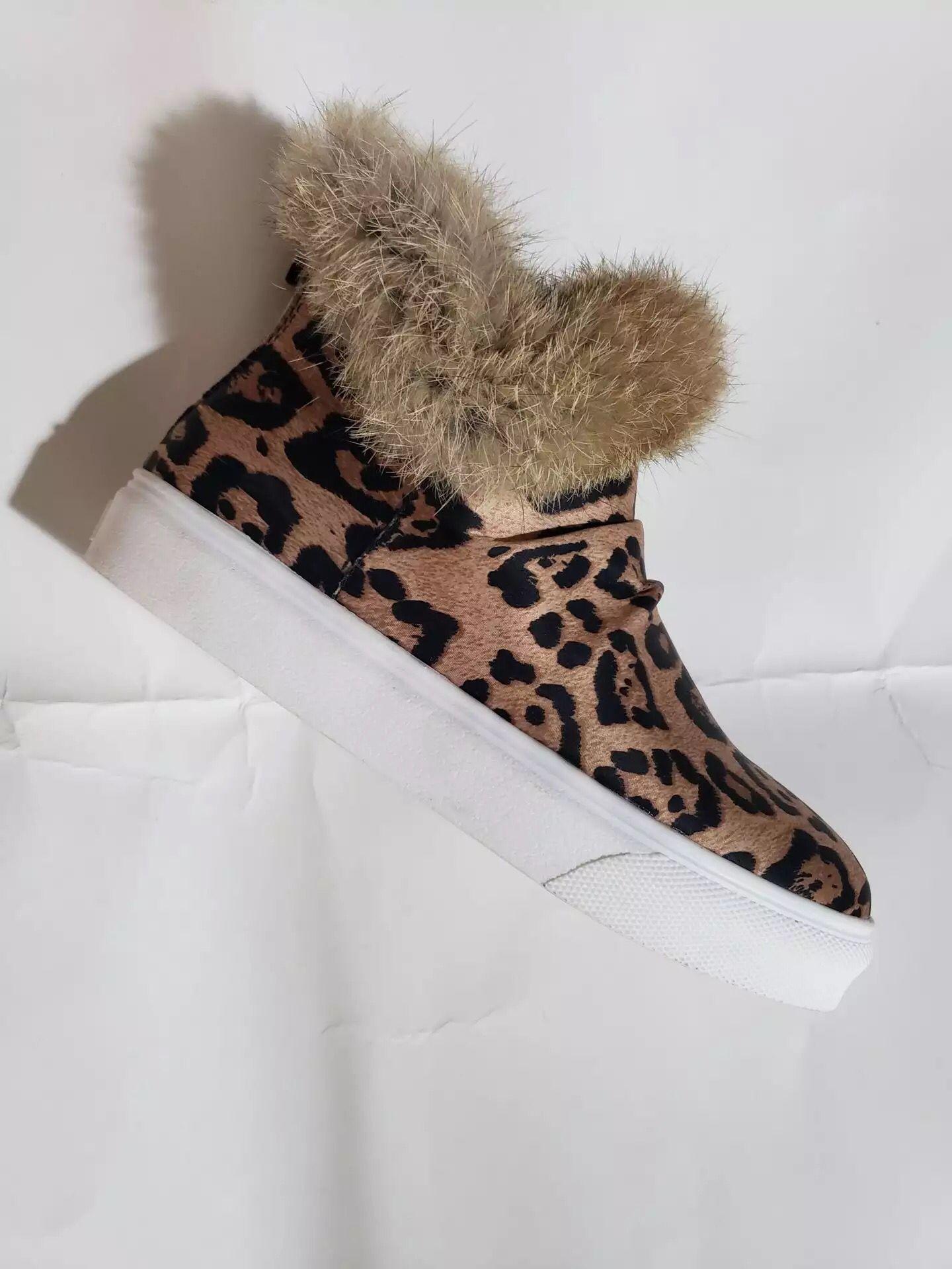 

Повседневная обувь женская осенне-зимняя на плоской подошве, зимние ботинки, пушистая обувь с высоким верхом, повседневная обувь на толстой подошве, одинарная обувь большого размера 43 цветной печати леопарда